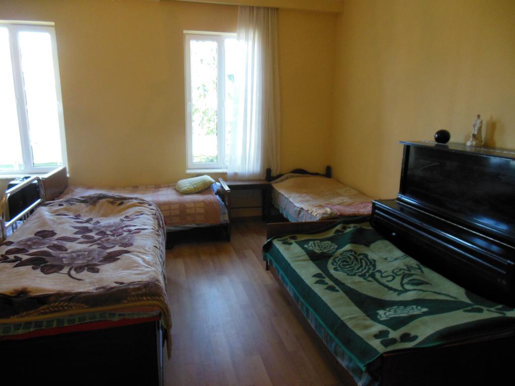 קוטאיסי Medico And Suliko Guest House חדר תמונה