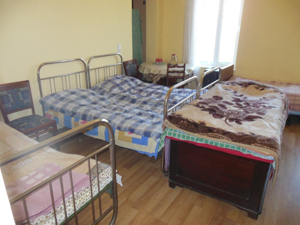 קוטאיסי Medico And Suliko Guest House חדר תמונה